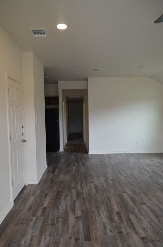 Foto del edificio - 404 W Avenue C