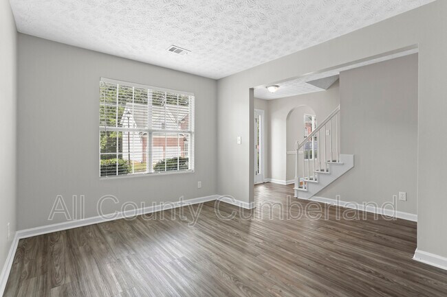 Building Photo - 879 Stonebridge Crescent