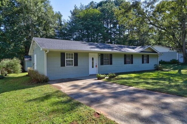Building Photo - Now Available! 4 bedroom 2 baths