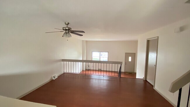 Foto del edificio - 5207 Bay Rd