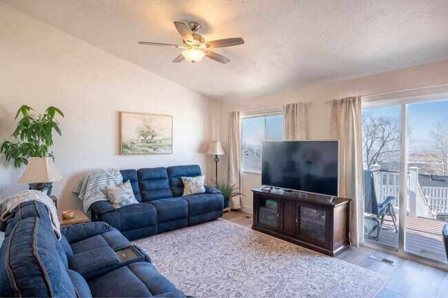 Foto del edificio - 1912 Oregon Ave