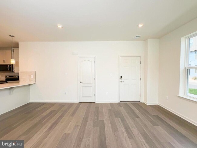 Building Photo - 10001 -B American Pharoah Ln