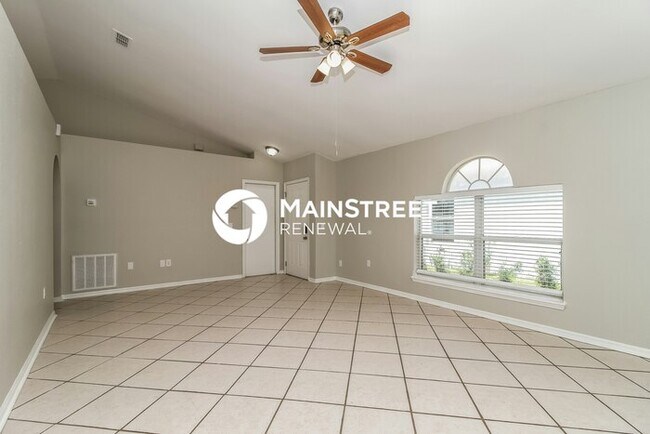 Building Photo - 4 Bedroom Pet-Friendly Home in APOPKA, FL with Main Street Renewal