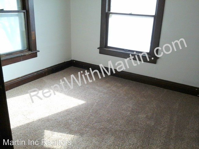 Building Photo - 326 Conger St