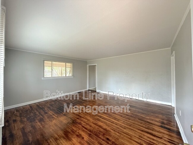 Foto del edificio - 5530 Radford Ave