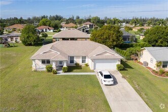 Building Photo - 2700 SW 15th Ave