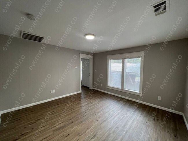 Building Photo - 2216 Silica Heights