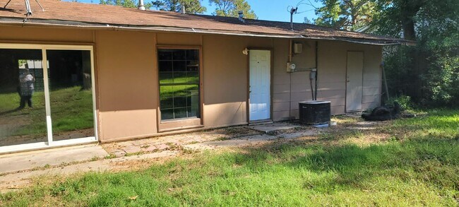 Foto del edificio - 3 bedroom, 1 1/2 bath home