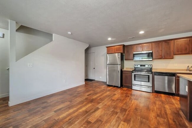 Building Photo - Awesome 2 Story Townhome in Vineyard with ...