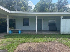 Building Photo - 102 Kives Ln
