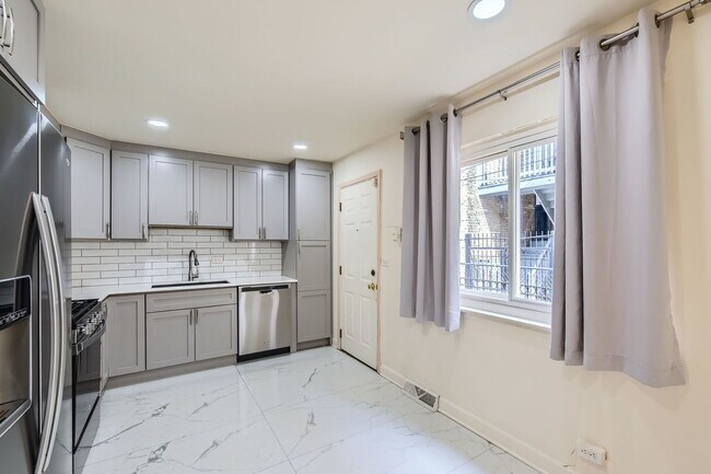 Foto del edificio - 1542 W FARGO Ave E