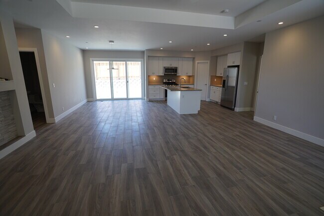 Foto del edificio - 10025 Grove St