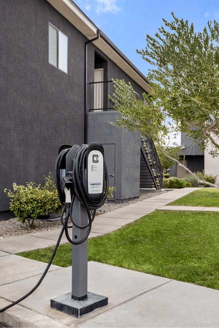 Building Photo - 2one5