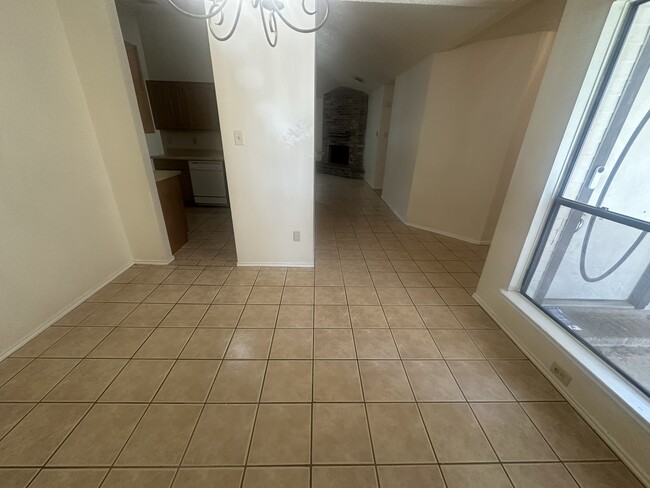 Building Photo - 9515 Brook Green