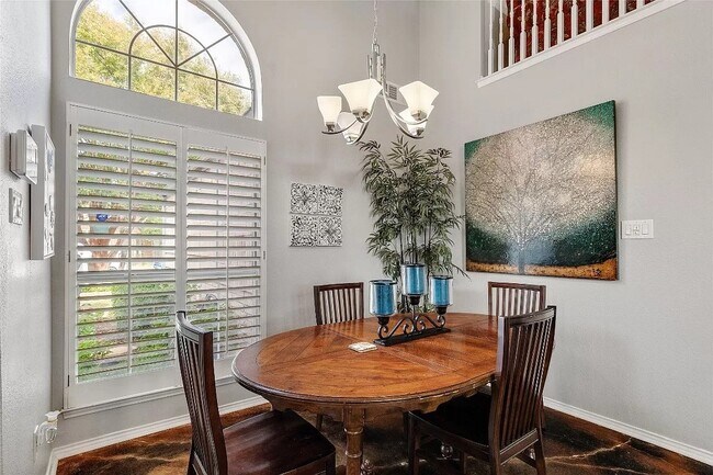 Comida - 2956 S Bend Dr