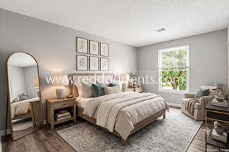 Building Photo - 231 Lark Dr