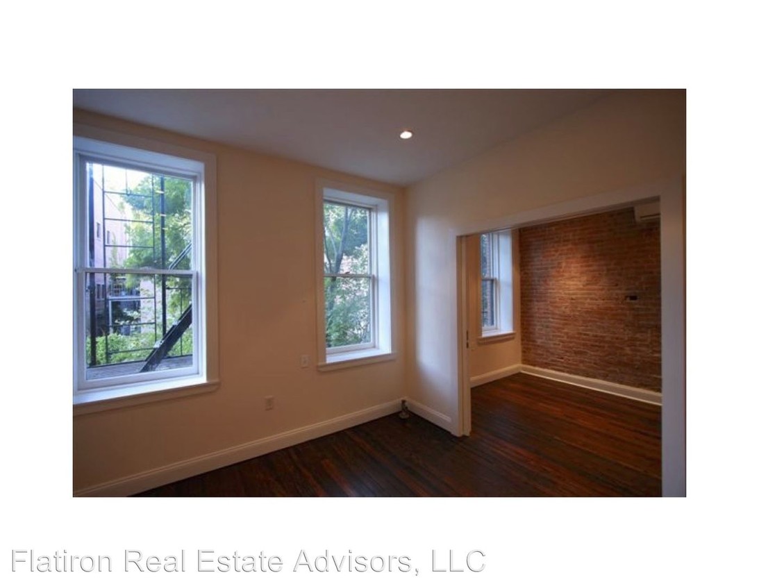 Primary Photo - 31 Bethune St