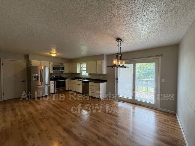 Foto del edificio - 6124 S Farm Rd 131