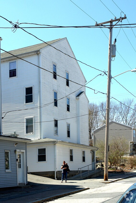 Building Photo - 184 Sayles St