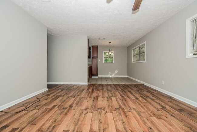 Building Photo - 999 Fairview Rd