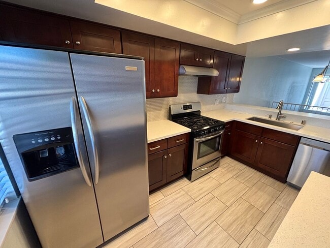 Building Photo - Updated 2 Bedroom home in Fullerton