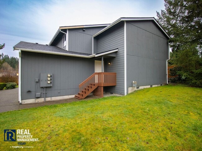 Building Photo - Updated 3BR Townhouse in Puyallup | 2-Car Garage, Fireplace & Modern Finishes!