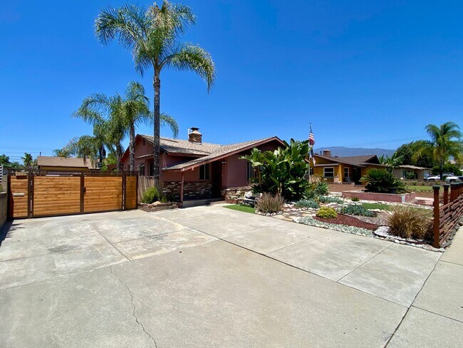 Building Photo - Spacious 3 bed, 1.5 bath Front House in Az...