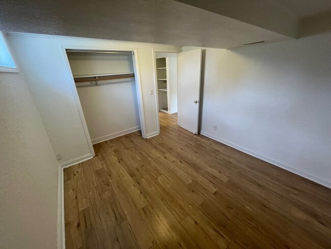 Dormitorio - 1304 E North St