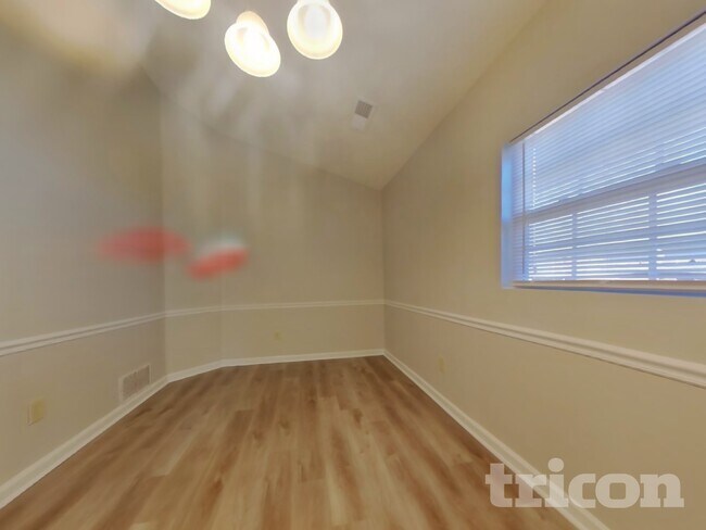 Foto del edificio - 623 Lockhart Ct NE