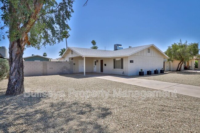 Building Photo - 1947 E Greenway Dr