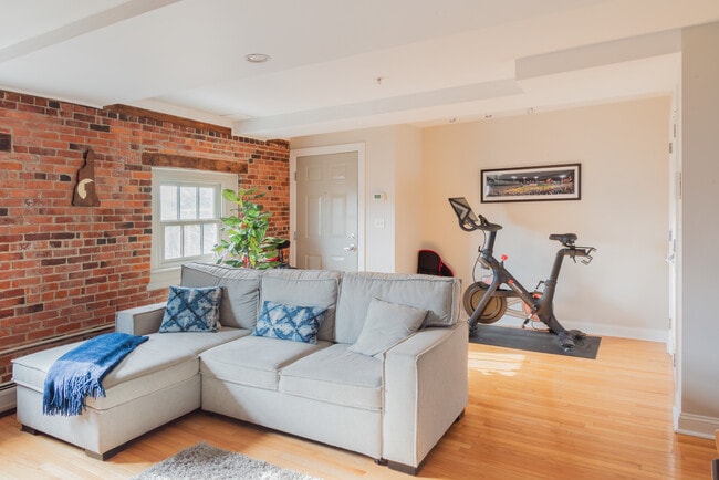 Building Photo - 159 State St