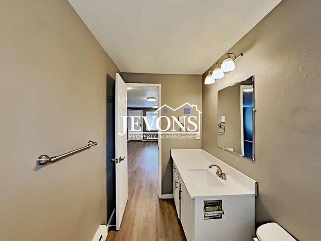 Foto del edificio - 102 Summit Ave N