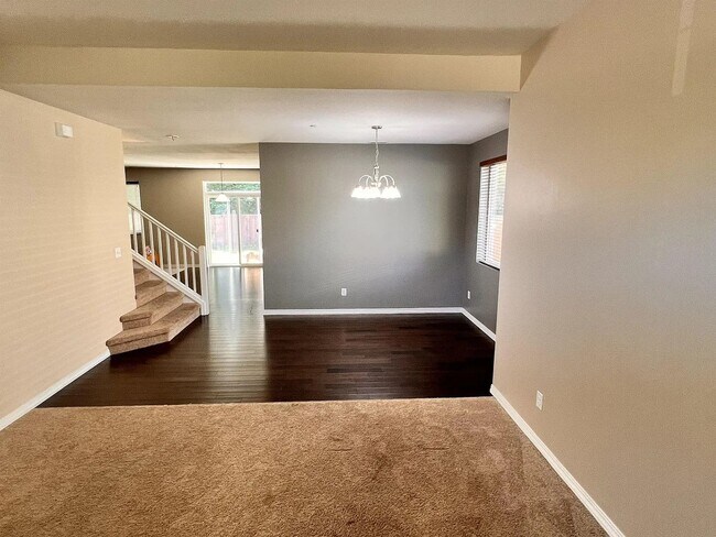 Foto del edificio - Beautiful Spacious 4bd 2bath Available Oct...