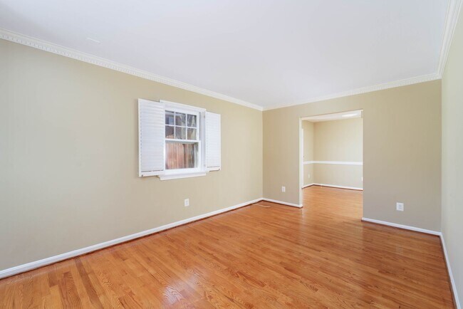 Foto del edificio - 2 Bedroom 2.5 Bath Condo in Chevy Chase