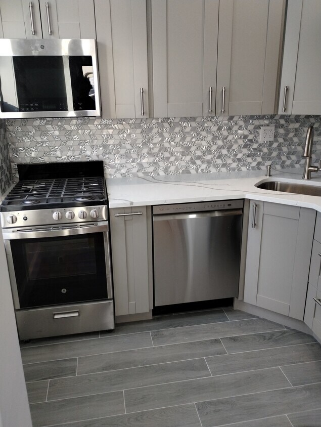 Foto principal - 870 Prospect Pl