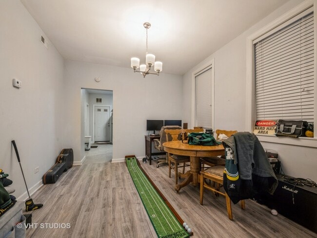 Foto del edificio - 1140 W Roscoe St