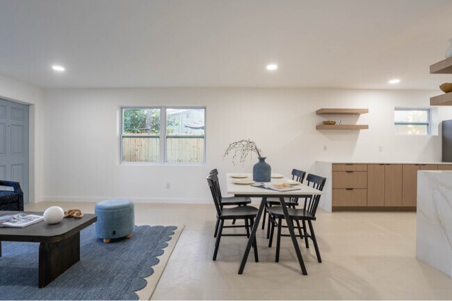 Foto del edificio - 770 NE 34th Ct