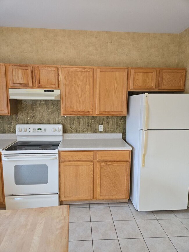 Building Photo - Available Soon – 3 Bed / 2.5 Bath Townhouse with 2-Car Garage