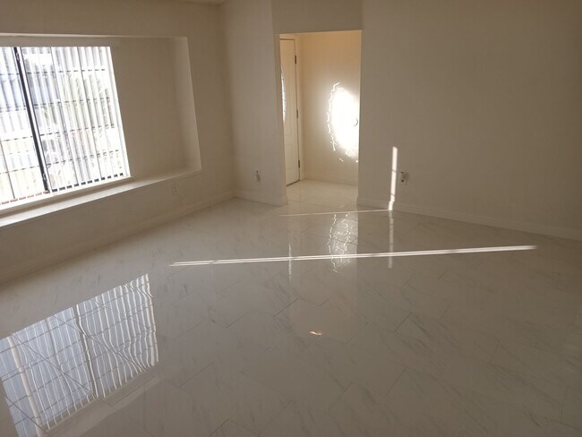 Foto del edificio - Stylish, Secure, and Pet-Friendly 3-Bedroo...