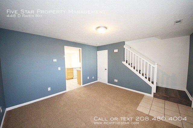 Foto del edificio - 448 Raven Way