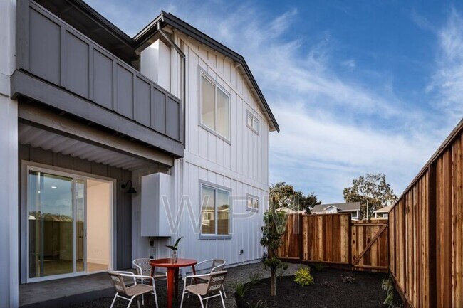 Foto del edificio - 137 Dana Carlton Ln