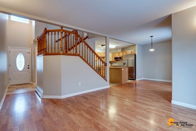 Building Photo - Amberwood Park: Homey Townhouse with Fence...