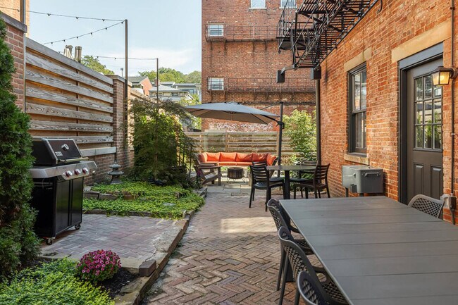 Building Photo - 1326 Broadway-SI ID1324946P