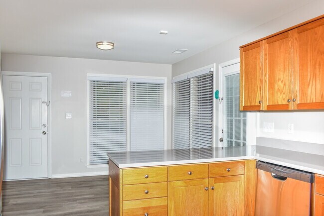 Building Photo - 707 Trailing Rock Dr