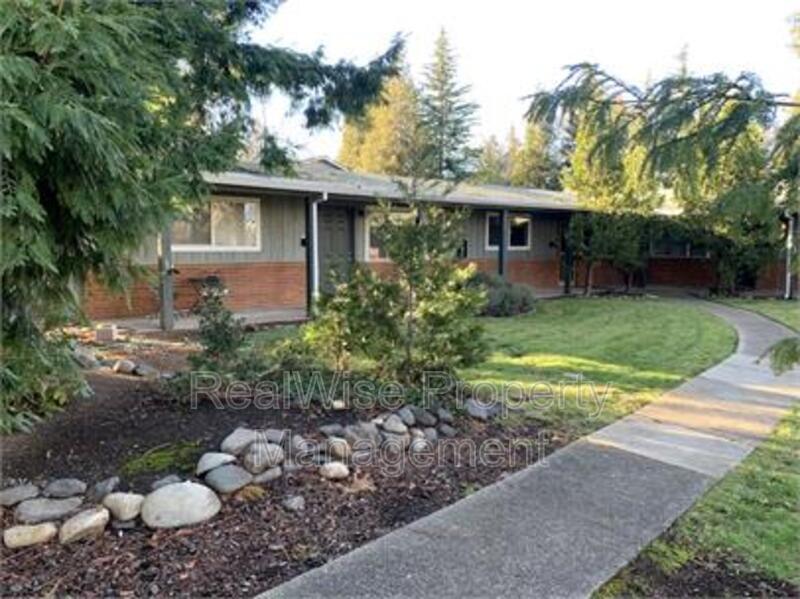 801 Ashland St Unit 4, Ashland, OR 97520 Condo for Rent in Ashland