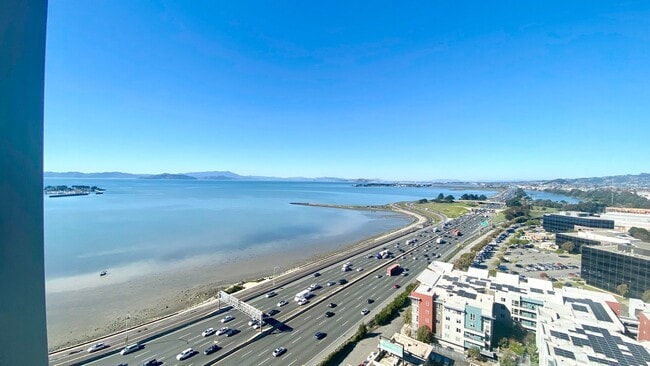 Building Photo - Incredibly remodeled unit at Pacific Park ...