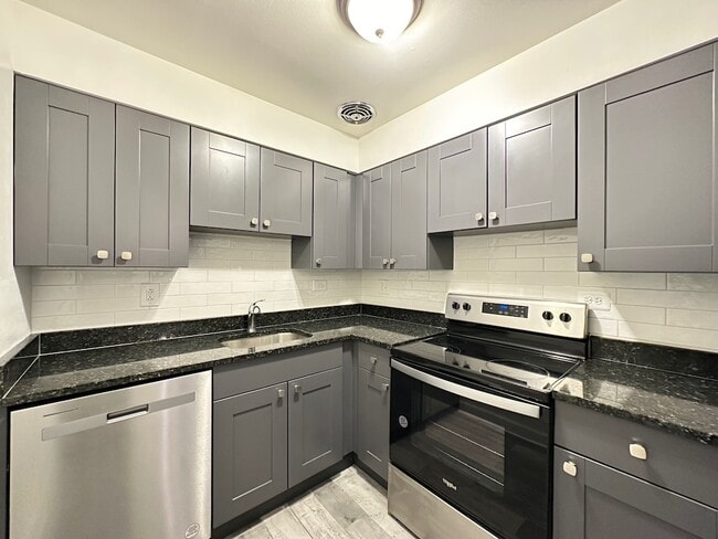 Foto del edificio - 3825 N Pine Grove Ave