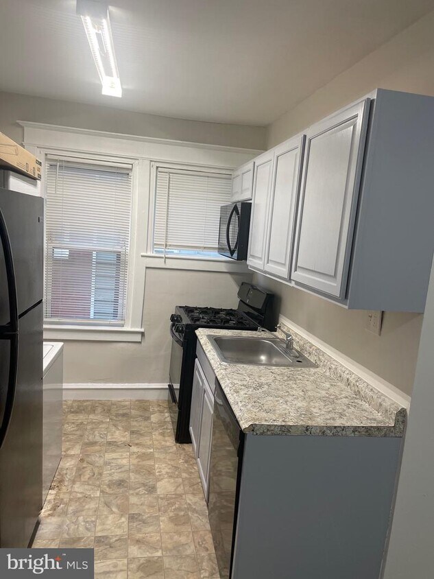 933 MacDade Blvd Unit 1, Collingdale, PA 19023 Room for Rent in