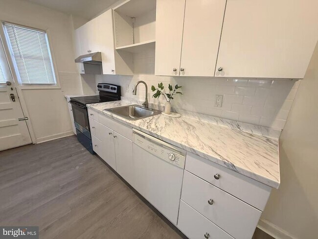 Foto del edificio - 8324 Loch Raven Blvd