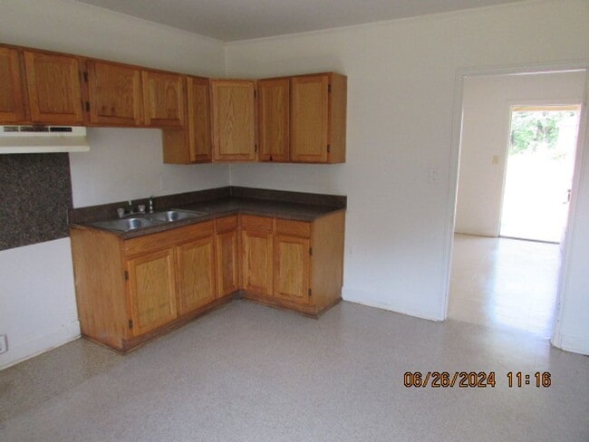 Building Photo - 17 Dixie Dr